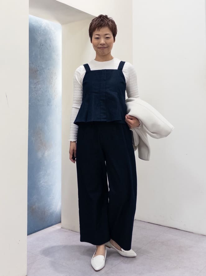 シュウコさんの「grove｜メタルパーツローファーパンプス【晴雨兼用】」を使ったコーディネート