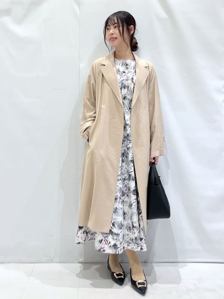 komaさんの「OPAQUE.CLIP｜◆《大人百花掲載》リラクシートレンチコート【洗える】」を使ったコーディネート