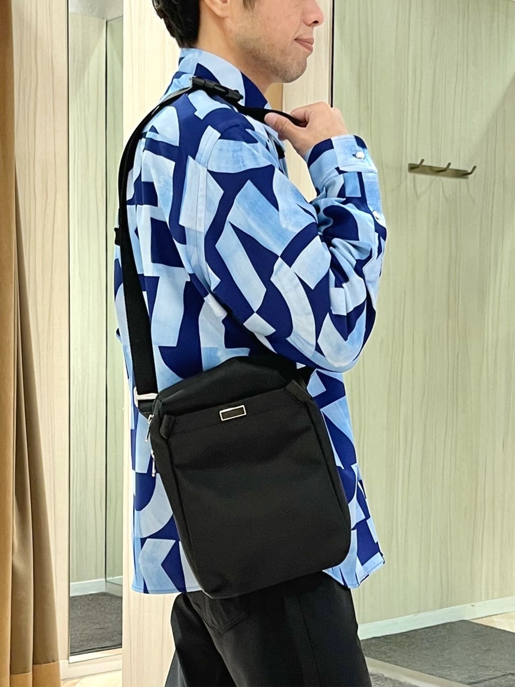 URAさんの「TAKEO KIKUCHI｜【Made in JAPAN】播州織 ストレッチ パンツ」を使ったコーディネート