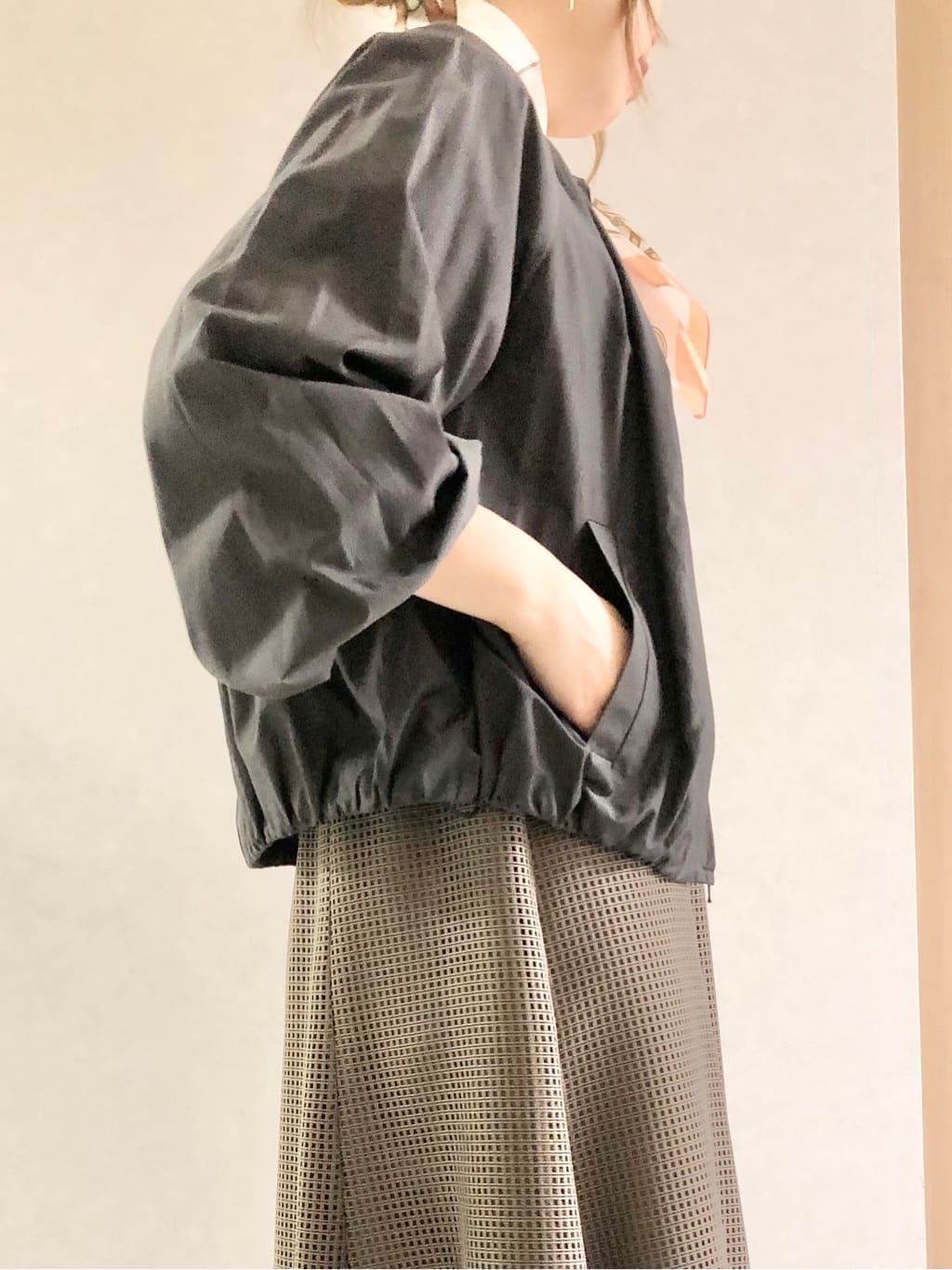 sayuさんの「UNTITLED｜◆【春の軽羽織り】ボリューム袖 ノーカラーブルゾン」を使ったコーディネート