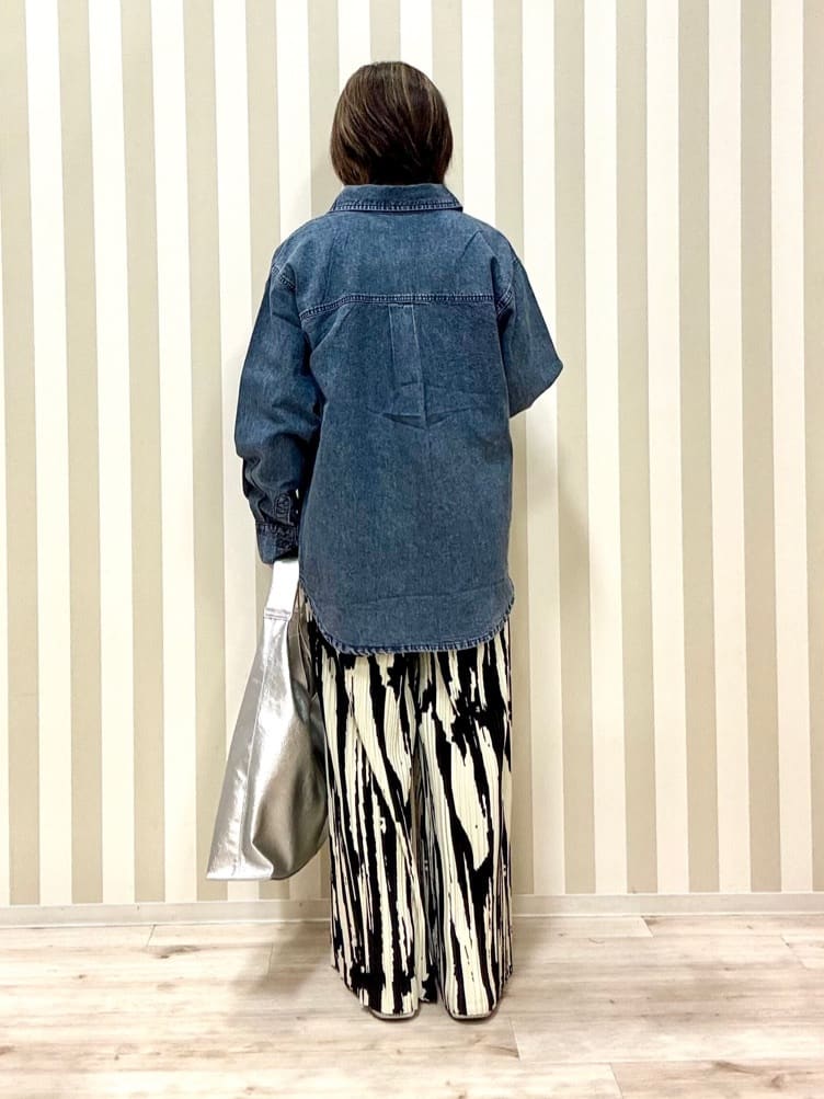 pieceさんの「SHOO･LA･RUE｜◆トライアングルトートバッグ」を使ったコーディネート