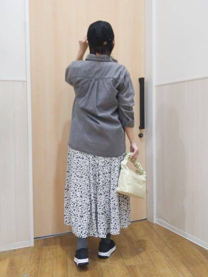 たぐちゃんさんの「SHOO･LA･RUE｜◆【洗える/S-LL】大人のこなれコーデに やわらかデニムシャツ」を使ったコーディネート