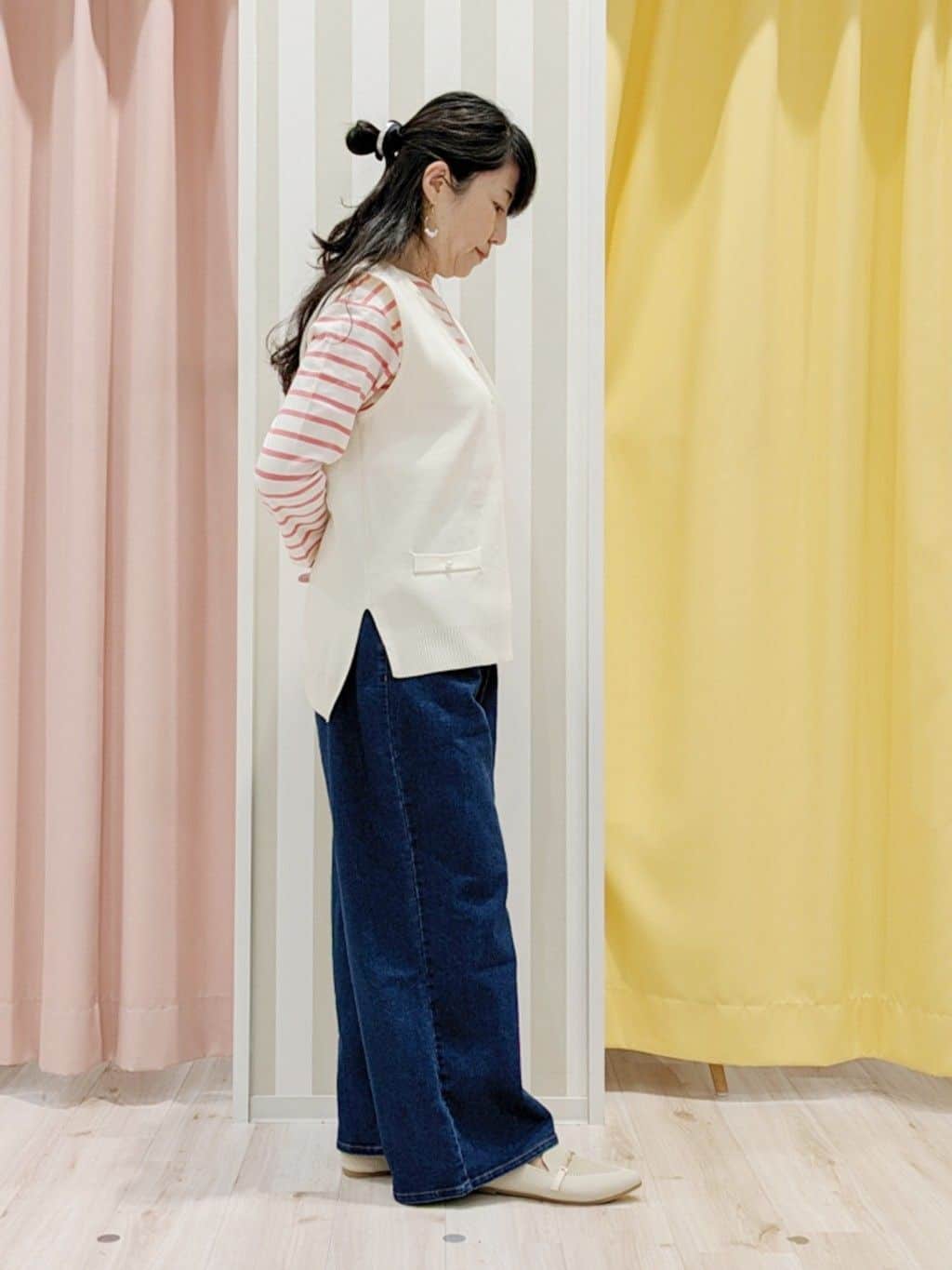 かずみさんの「SHOO･LA･RUE｜◆【洗える/セットアップ可/S-LL】きれいめにもカジュアルにも スポンディッシュ ニットベスト」を使ったコーディネート
