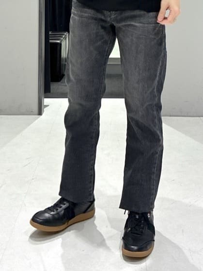わいずみさんの「TAKEO KIKUCHI｜【モンスターストレッチ】日本製 ウォッシュド デニムパンツ」を使ったコーディネート