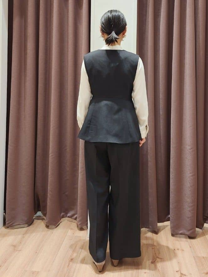 さくさんの「grove｜◆ペプラムジレ」を使ったコーディネート
