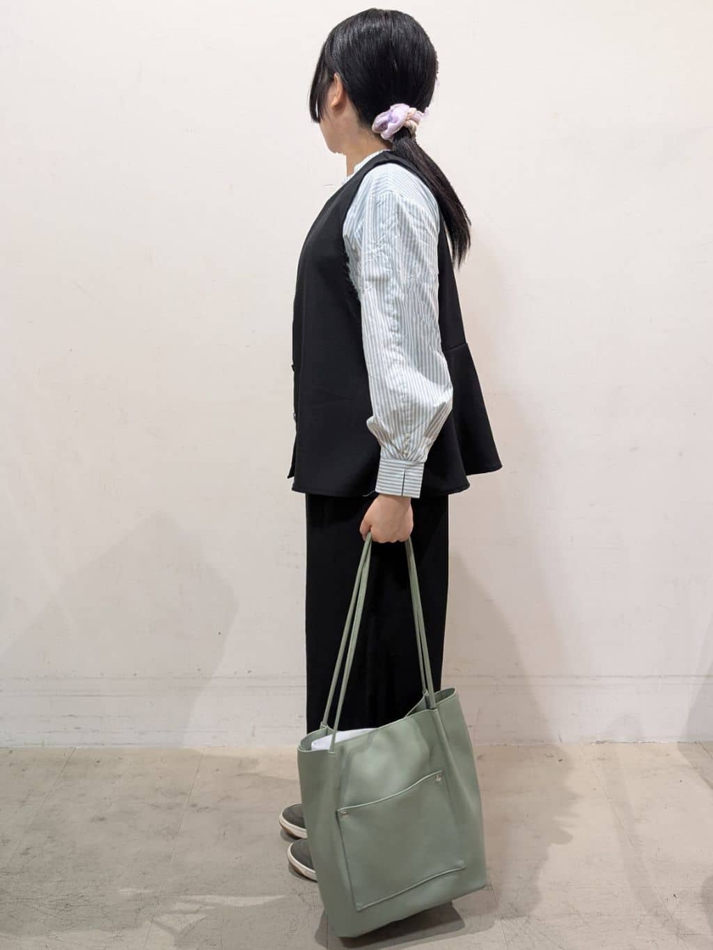 たぼく。さんの「SHOO･LA･RUE｜◆【洗える/セットアップ可】タック入りワイドパンツ」を使ったコーディネート