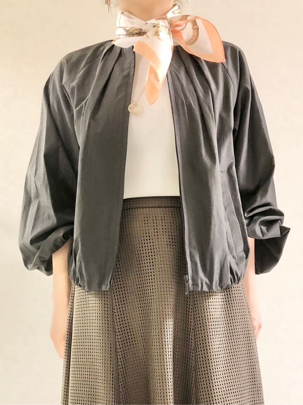 sayuさんの「UNTITLED｜◆【春の軽羽織り】ボリューム袖 ノーカラーブルゾン」を使ったコーディネート
