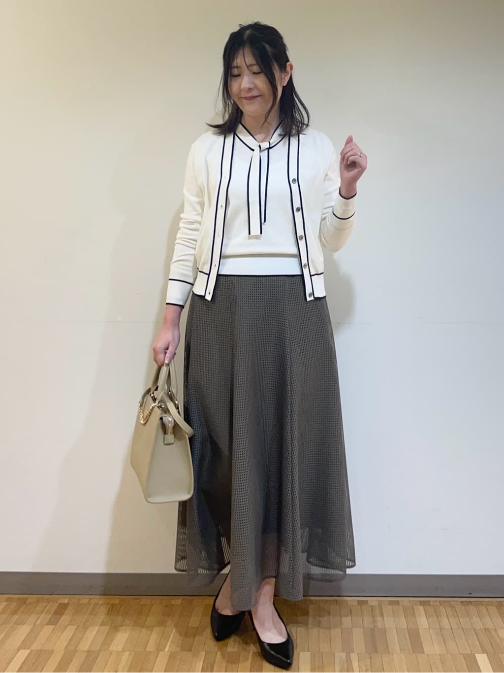 フナキさんの「UNTITLED｜◆【アンサンブル可能】配色Vネックカーディガン」を使ったコーディネート