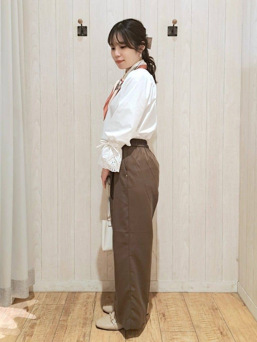 SAKIさんの「SHOO･LA･RUE｜◆【洗える/UV/吸水速乾/アンチピリング/S-LL】 タックワイドパンツ」を使ったコーディネート