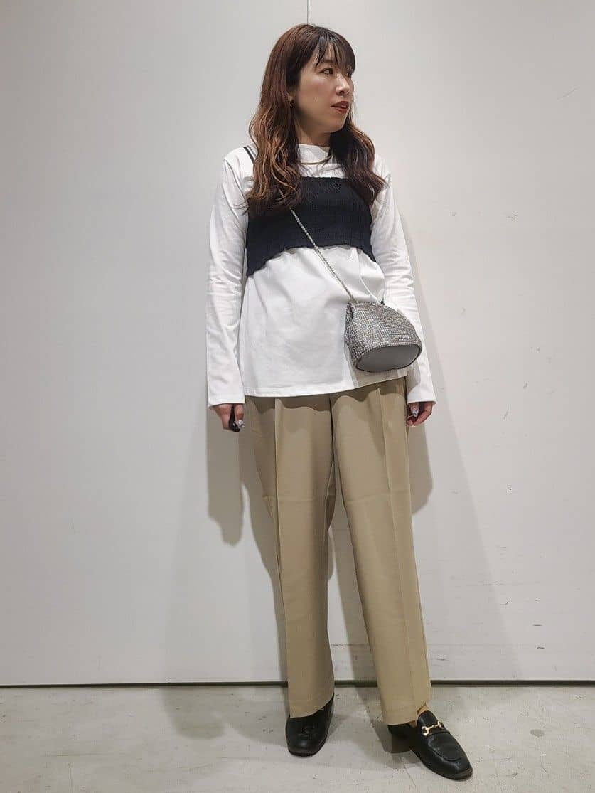 hmさんの「OPAQUE.CLIP｜◆《ツインセット》シャーリングビスチェ&times;ロングTシャツ【洗濯機洗い可】」を使ったコーディネート