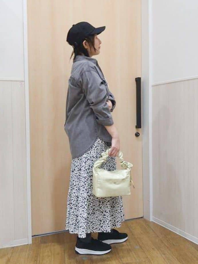 たぐちゃんさんの「SHOO･LA･RUE｜◆【洗える/S-LL】大人のこなれコーデに やわらかデニムシャツ」を使ったコーディネート