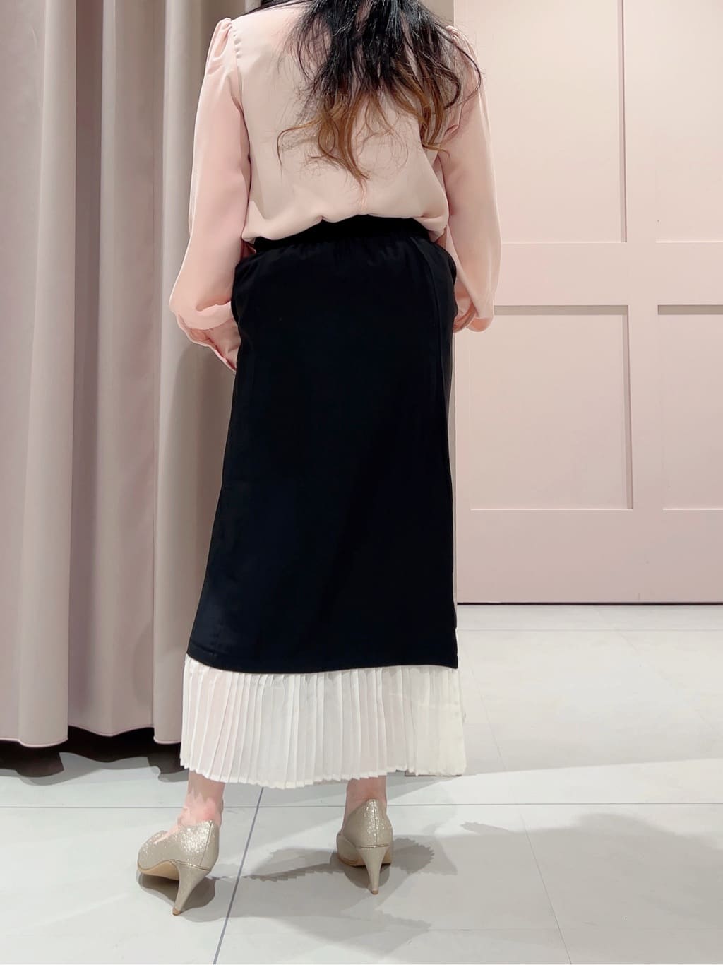 りえさんの「ESPERANZA｜12時間パンプスNeoグリッター[7.5cmヒール]」を使ったコーディネート