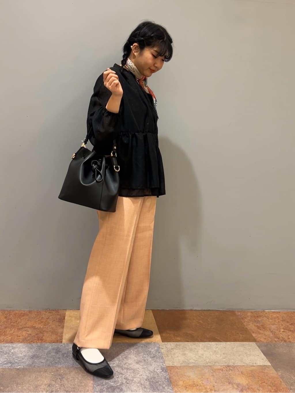 ひらのみさんの「THE SHOP TK｜◆【ONOFF活躍/セレモニー/通勤】カットジャカードペプラムブラウス/洗える」を使ったコーディネート