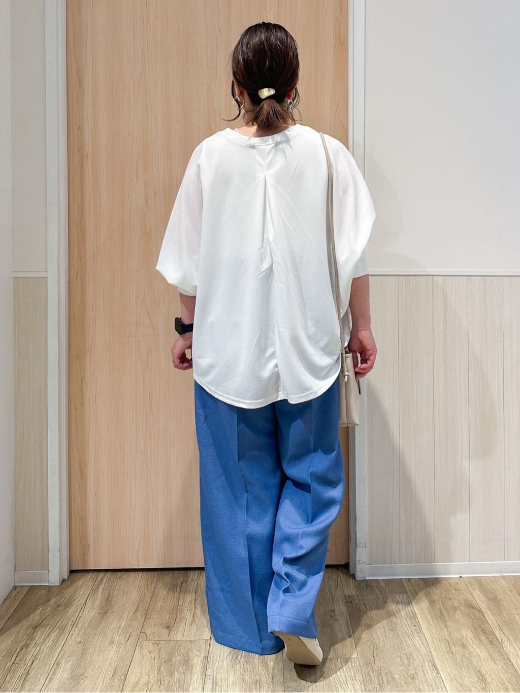 mimoさんの「SHOO･LA･RUE｜◆【洗える/S-LL】体型カバーにも ゆるりと着られる ドルマントップス」を使ったコーディネート