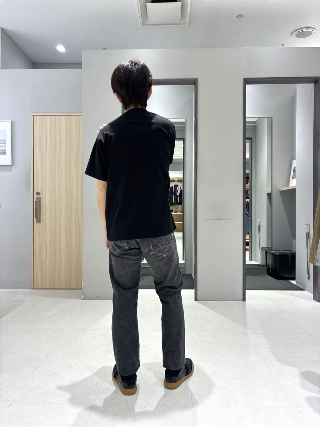 わいずみさんの「TAKEO KIKUCHI｜【モンスターストレッチ】日本製 ウォッシュド デニムパンツ」を使ったコーディネート