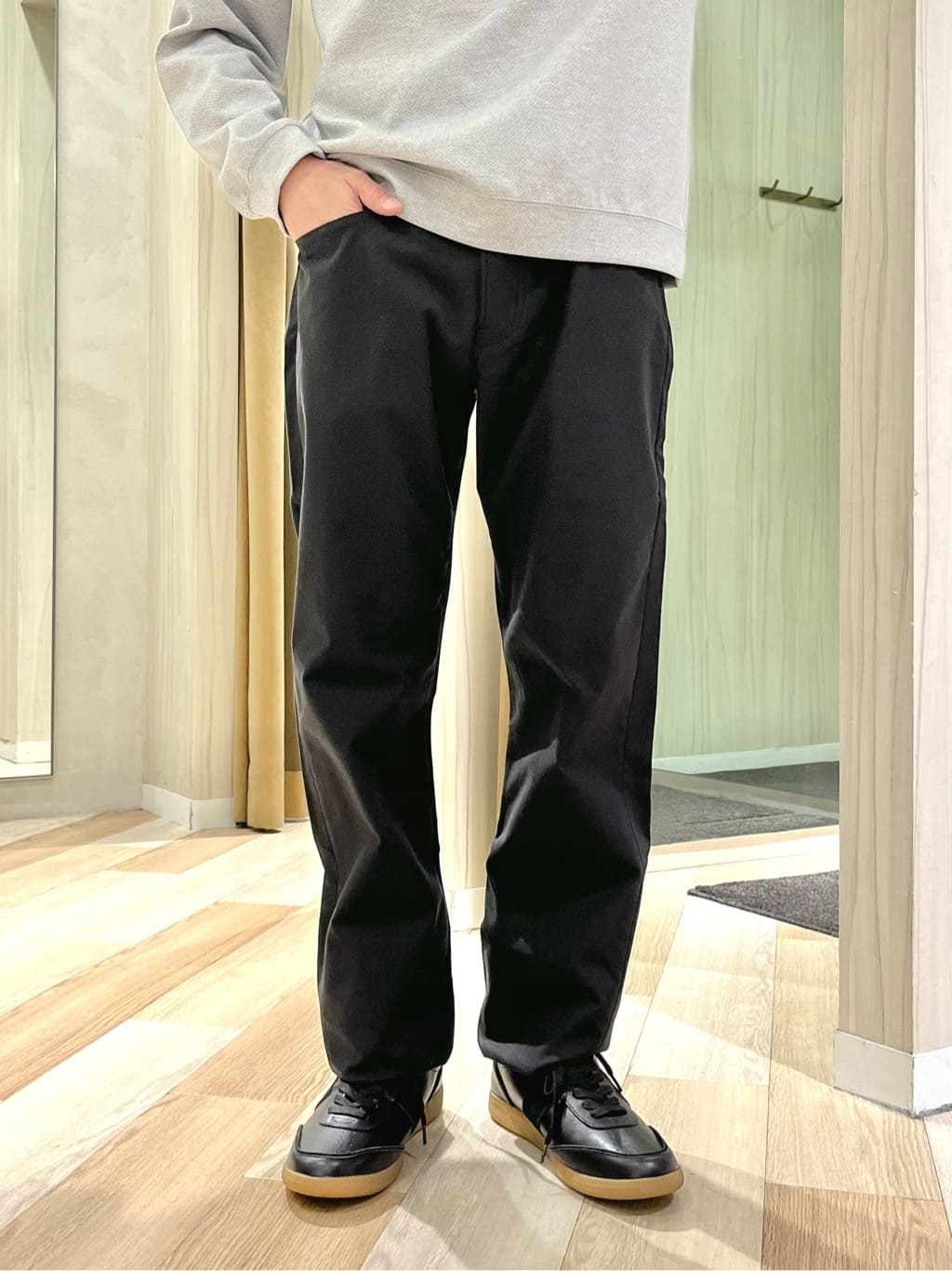 URAさんの「TAKEO KIKUCHI｜【Made in JAPAN】播州織 ストレッチ パンツ」を使ったコーディネート