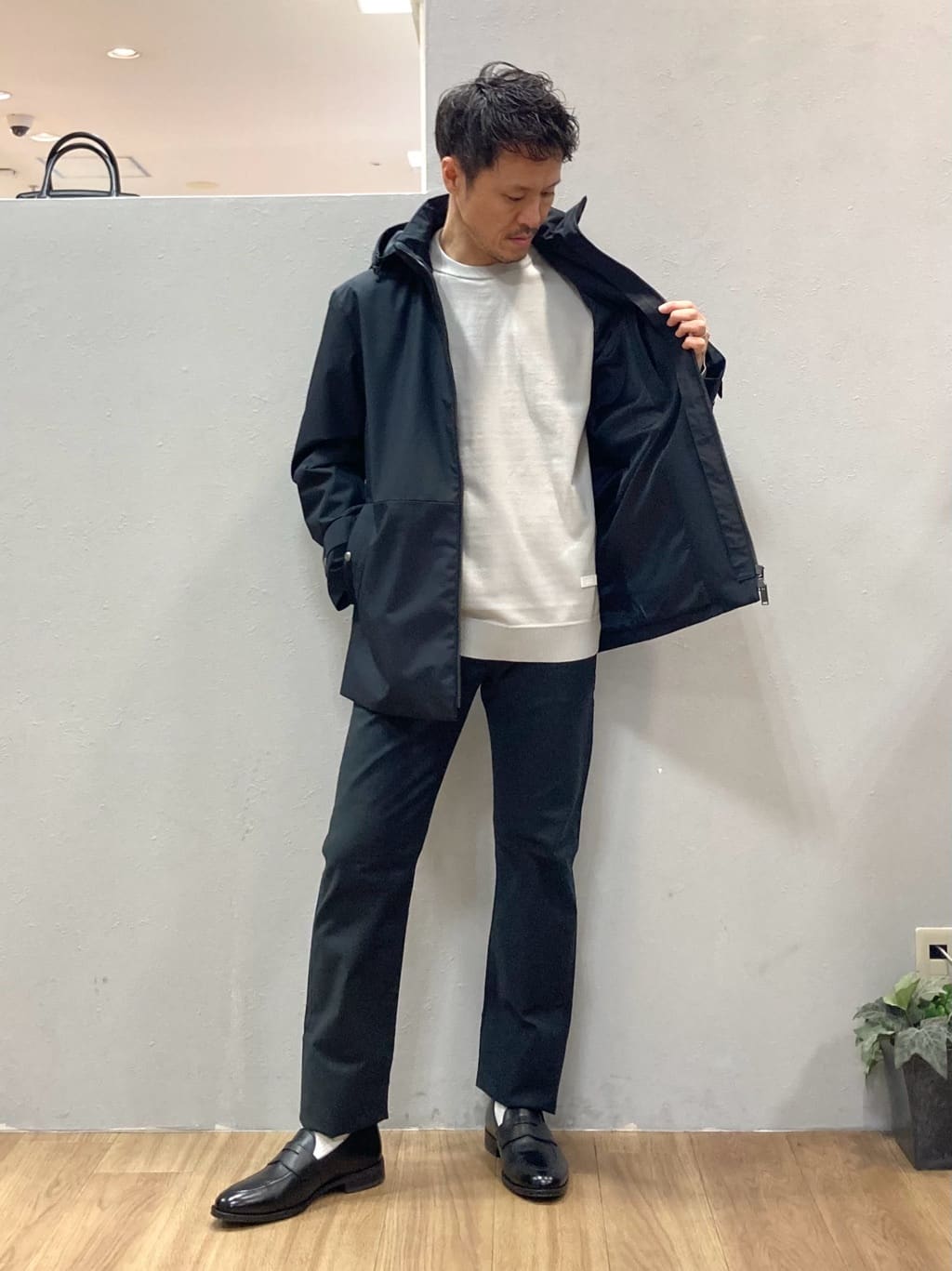 シュンさんの「TAKEO KIKUCHI｜【Made in JAPAN】播州織 ストレッチ パンツ」を使ったコーディネート