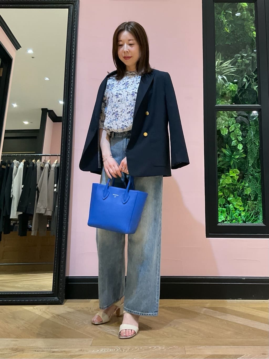 maruさんの「DRESSTERIOR｜ヴィンテージ加工ワイドデニムパンツ」を使ったコーディネート