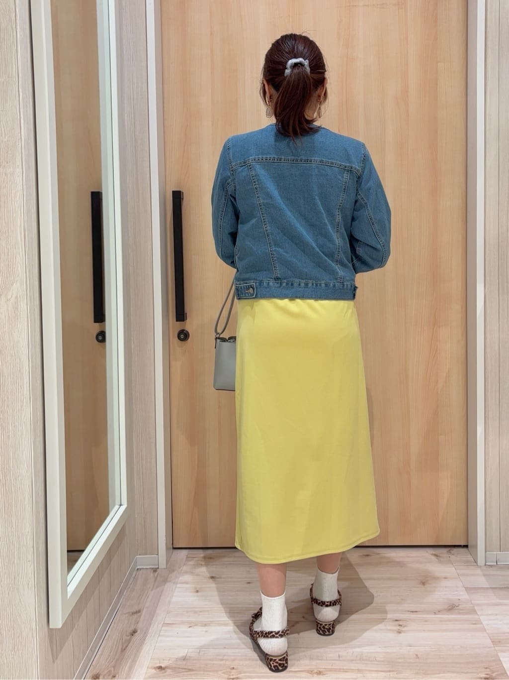 haruさんの「SHOO･LA･RUE｜◆【S-LL】大人のための ノーカラーデニムジャケット」を使ったコーディネート