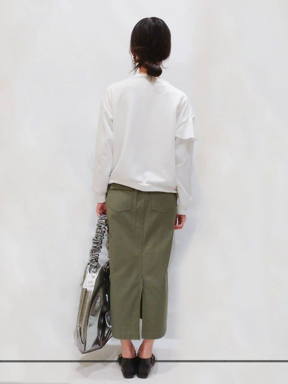 yuriさんの「OPAQUE.CLIP｜◆フリルアシメトップス【洗濯機洗い可】」を使ったコーディネート