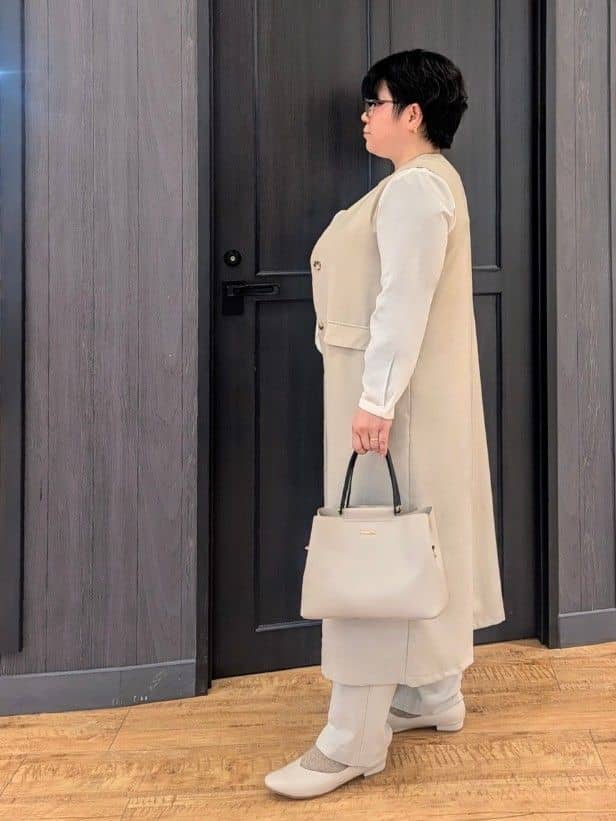 エリオットさんの「SHOO･LA･RUE｜◆【S-LL/2WAY】ジャンドレにもなるロングジレ」を使ったコーディネート