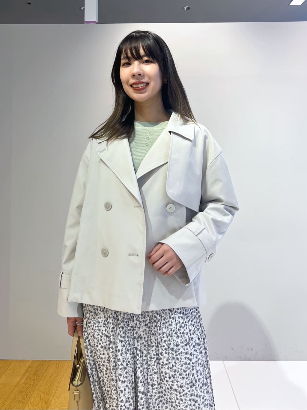 cotaniさんの「grove｜◆スプリットラグランショートトレンチ」を使ったコーディネート