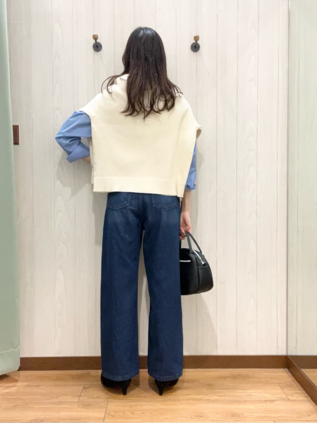 カンチャンさんの「SHOO･LA･RUE｜◆【洗える/S-LL】ドライタッチが心地よい 畦編みVネックカーディガン」を使ったコーディネート