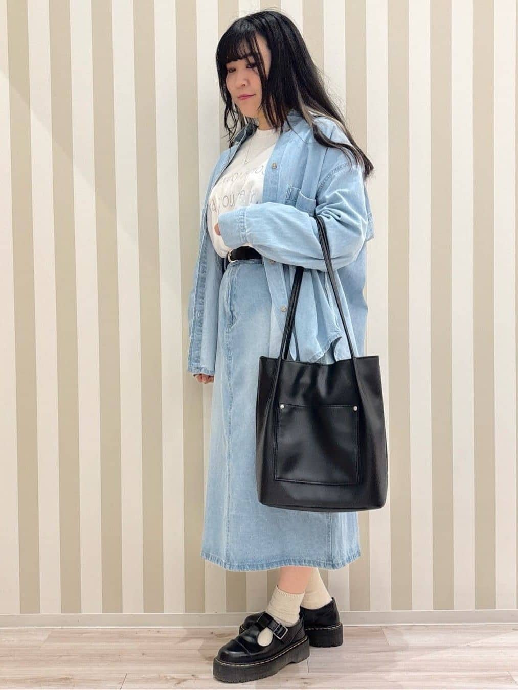 まろんさんの「SHOO･LA･RUE｜◆【S-LL/洗える】年中穿ける デニム ナロースカート」を使ったコーディネート