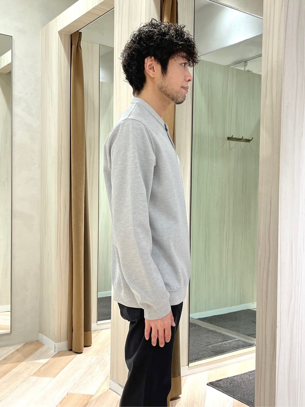 URAさんの「TAKEO KIKUCHI｜【Made in JAPAN】播州織 ストレッチ パンツ」を使ったコーディネート