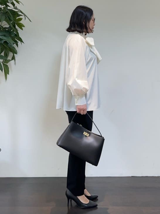 Asamiさんの「UNTITLED｜◆【通勤スーツ】タックテーパードパンツ」を使ったコーディネート