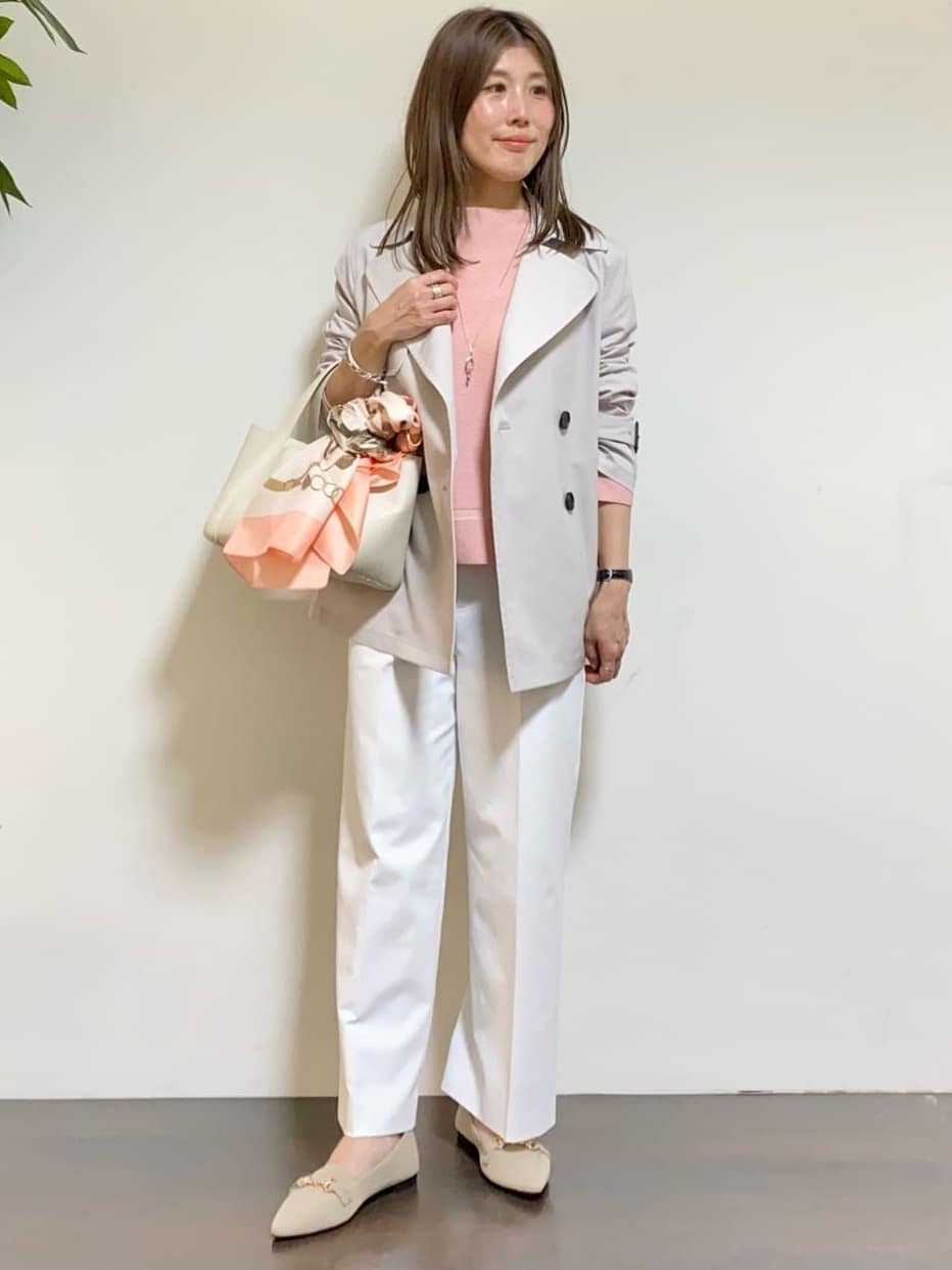 tomoさんの「UNTITLED｜【手洗い／88cm正方形】バイカラーハーネススカーフ」を使ったコーディネート