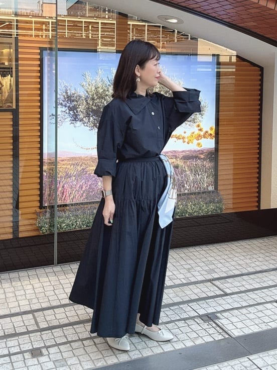 makiさんの「UNTITLED｜【手洗い／88cm正方形】バイカラーハーネススカーフ」を使ったコーディネート