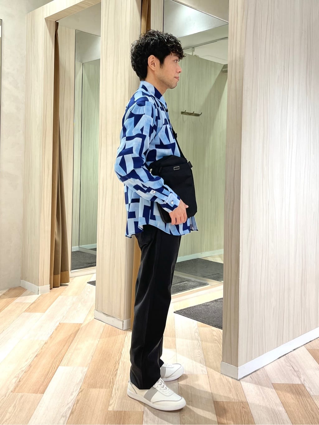 URAさんの「TAKEO KIKUCHI｜【Made in JAPAN】播州織 ストレッチ パンツ」を使ったコーディネート