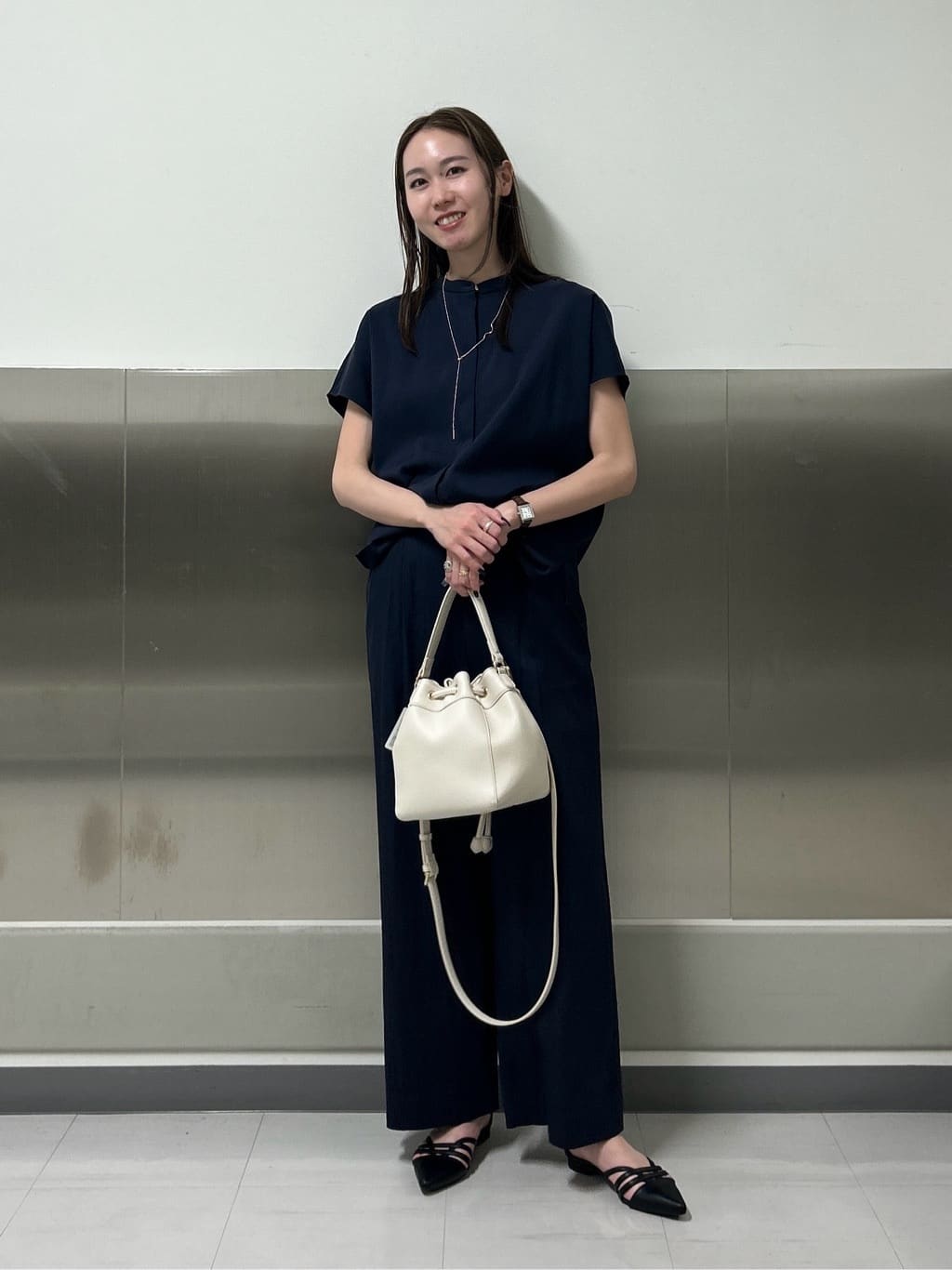 mitsukiさんの「INDIVI｜【褒められパンツ／洗える／ウエストゴム】ワイドタックパンツ」を使ったコーディネート