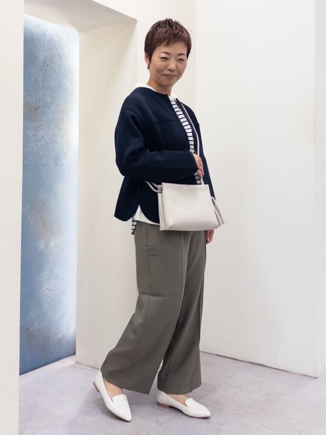 シュウコさんの「grove｜裾テールロンT」を使ったコーディネート
