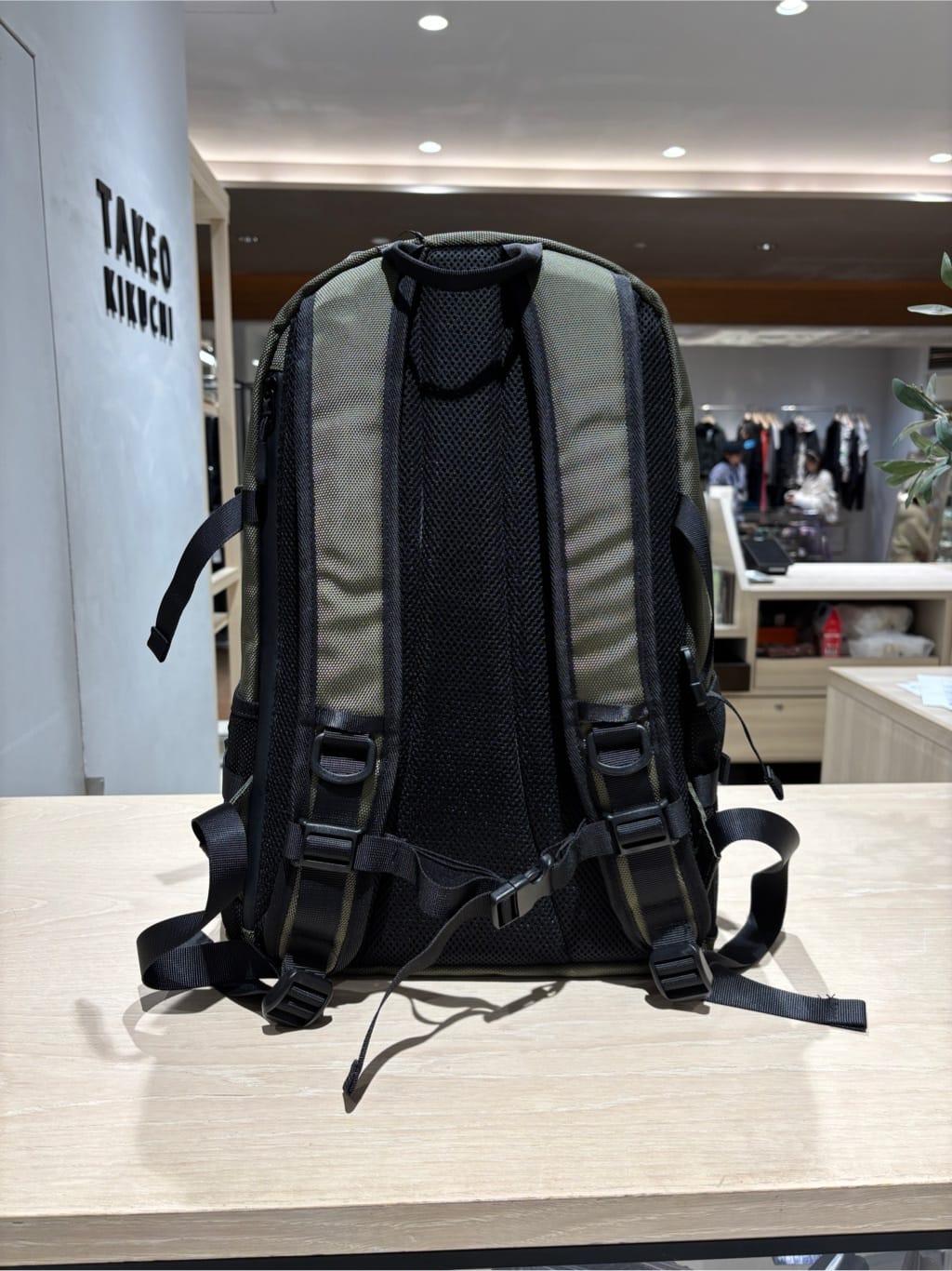 ウミさんの「TAKEO KIKUCHI｜【モンスターストレッチ】日本製 ワンウォッシュ デニムパンツ」を使ったコーディネート
