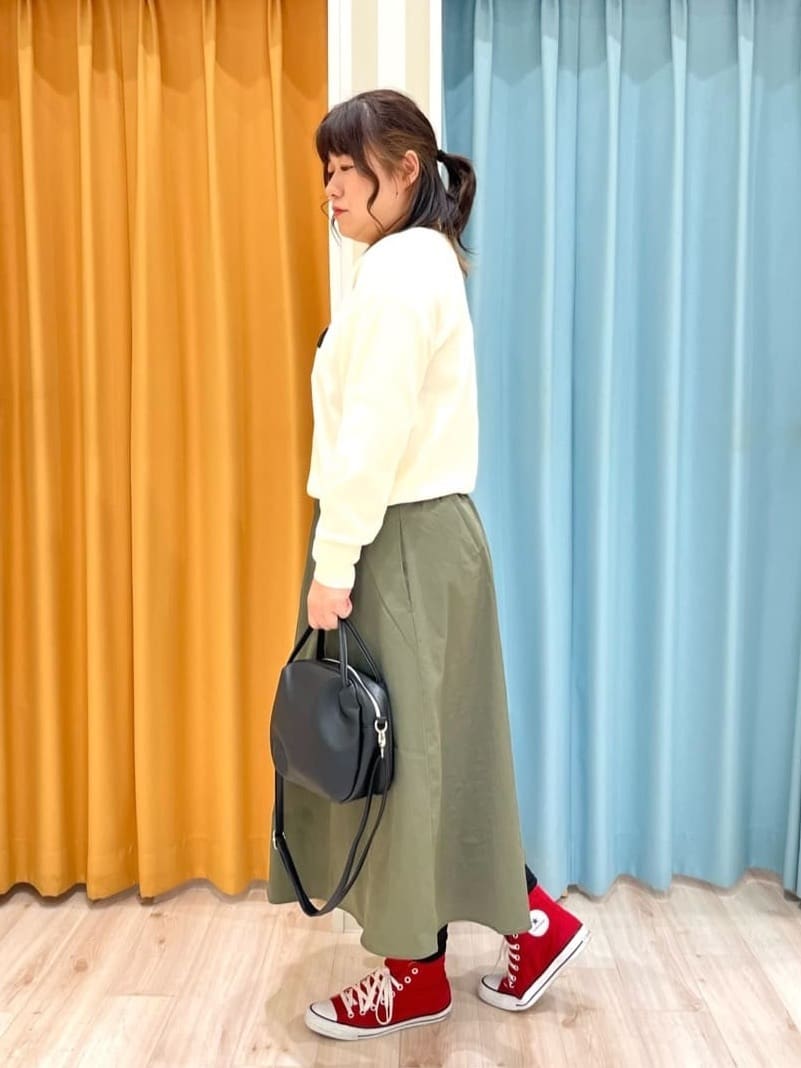 TUMU-TUMUさんの「SHOO･LA･RUE｜◆【洗える/S-LL/ちくちくしにくい】大人のための ロゴ入りスウェットライクニット」を使ったコーディネート