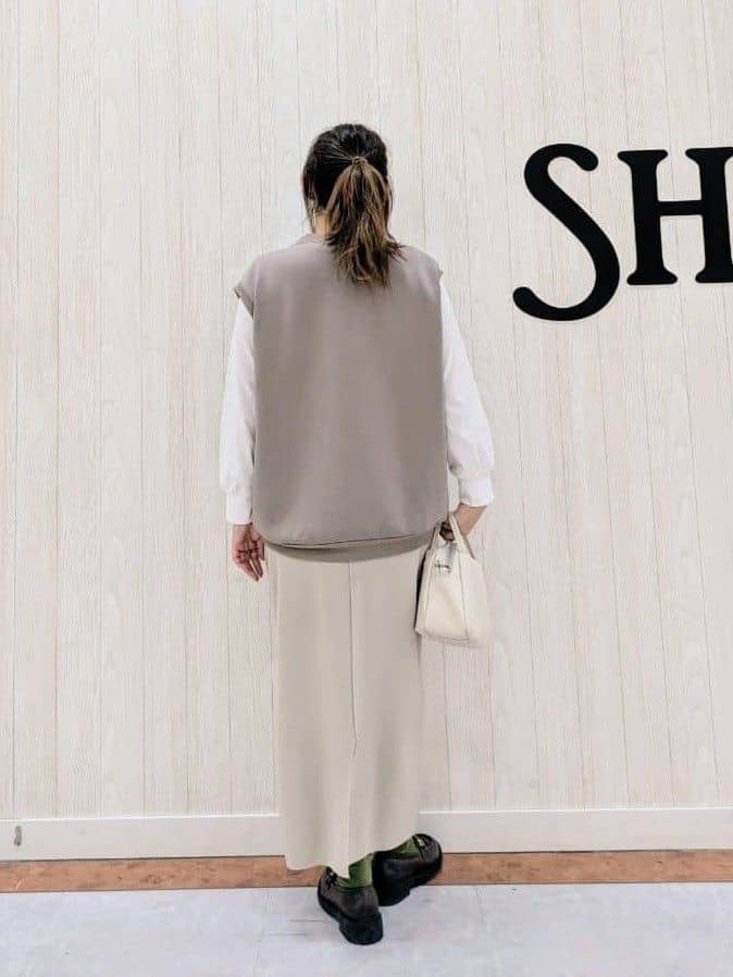 さくみぃさんの「SHOO･LA･RUE｜◆【洗える/S-LL/2点セット】コクーンベストセット」を使ったコーディネート