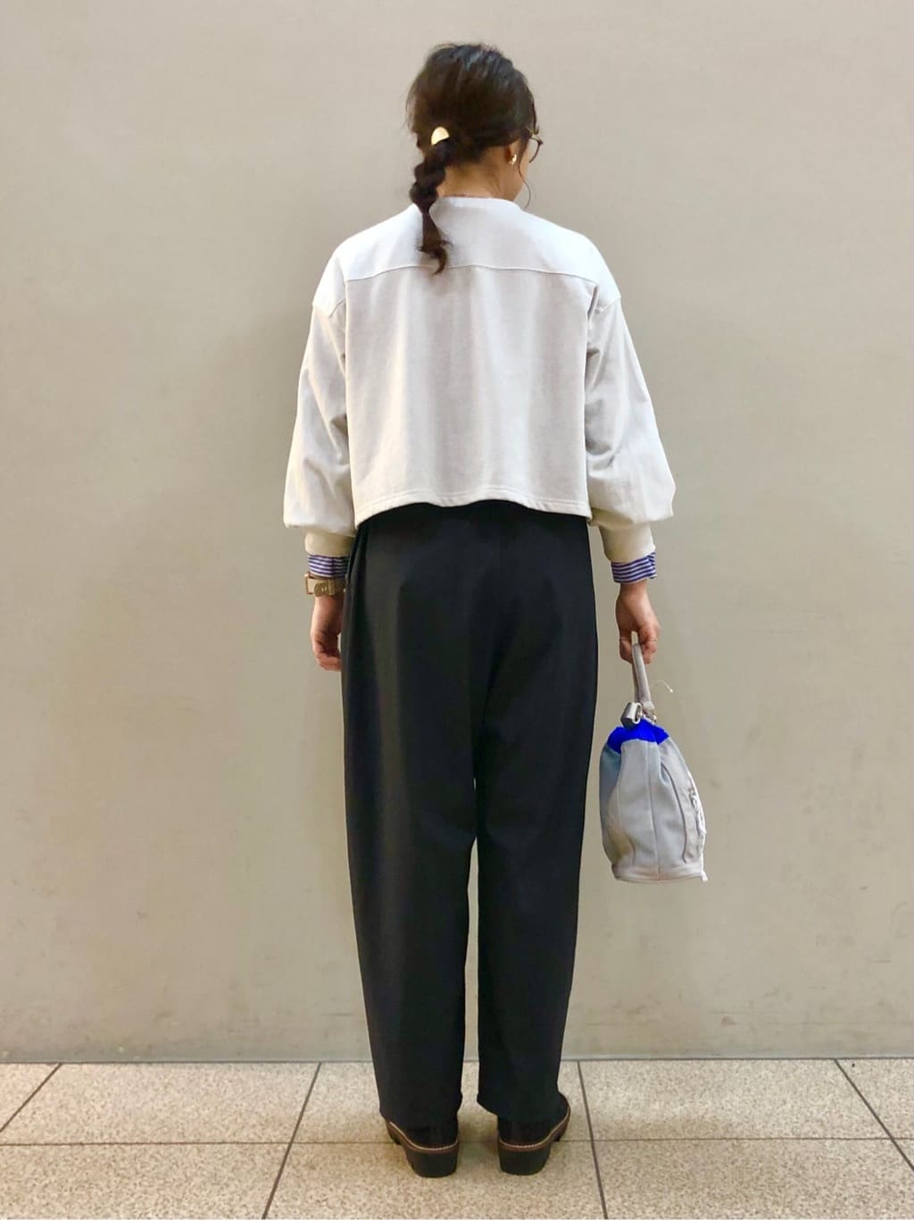 ころさんの「THE SHOP TK｜◆ラメストライプラグランシャツ【洗える】」を使ったコーディネート