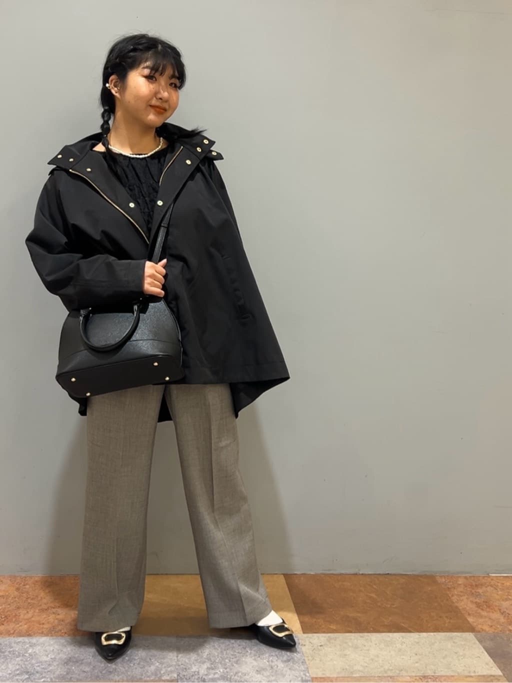 ひらのみさんの「THE SHOP TK｜◆【後ろタック】マウンテンパーカ/洗える」を使ったコーディネート