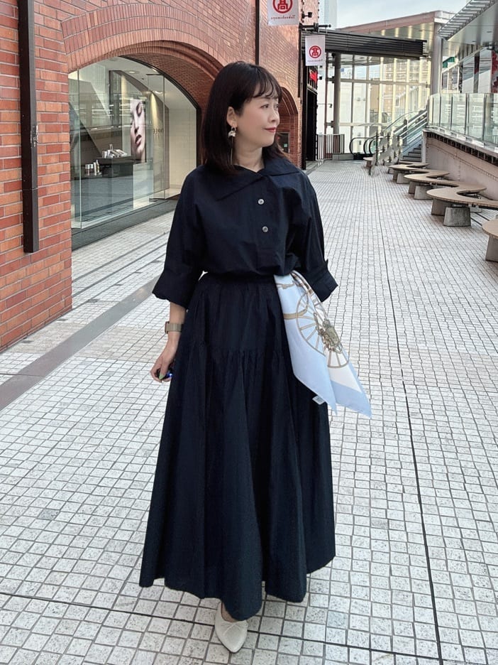 makiさんの「UNTITLED｜【手洗い／88cm正方形】バイカラーハーネススカーフ」を使ったコーディネート