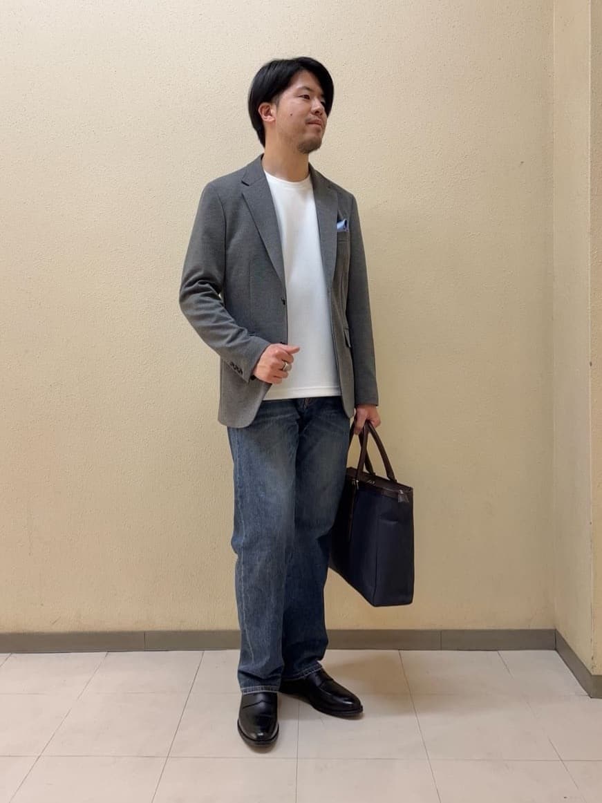 及川さんの「TAKEO KIKUCHI｜【モンスターストレッチ】日本製 ウォッシュド デニムパンツ」を使ったコーディネート
