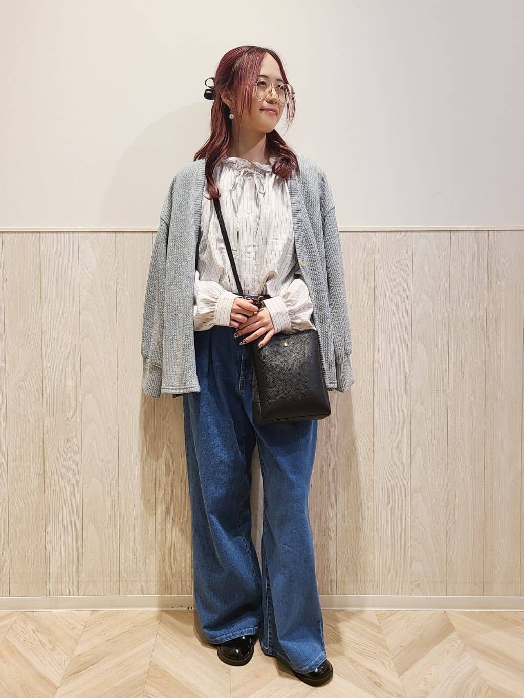 Suzuさんの「SHOO･LA･RUE｜◆【S-LL】柔らかさが癖になる 凹凸Vネックカーディガン」を使ったコーディネート