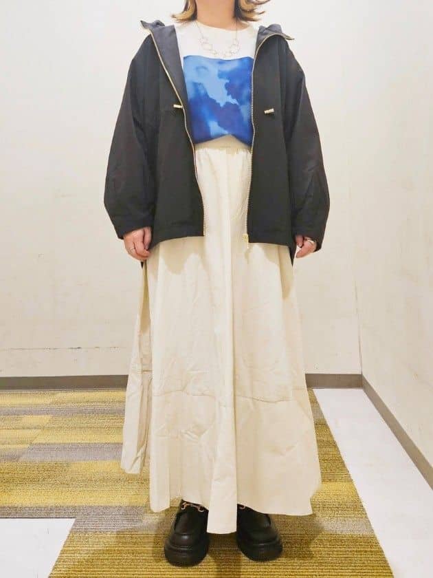 okayuさんの「THE SHOP TK｜◆【撥水】ウエストドロストマウンテンパーカ」を使ったコーディネート