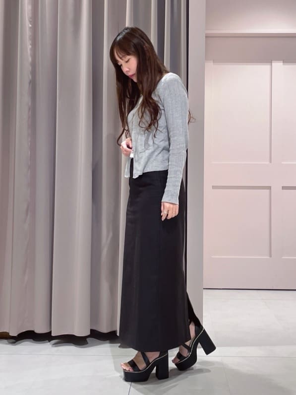 maiさんの「ESPERANZA｜【ラク盛り／サンダル】リピーター続出／脚長美脚　クロスストラップサンダル」を使ったコーディネート