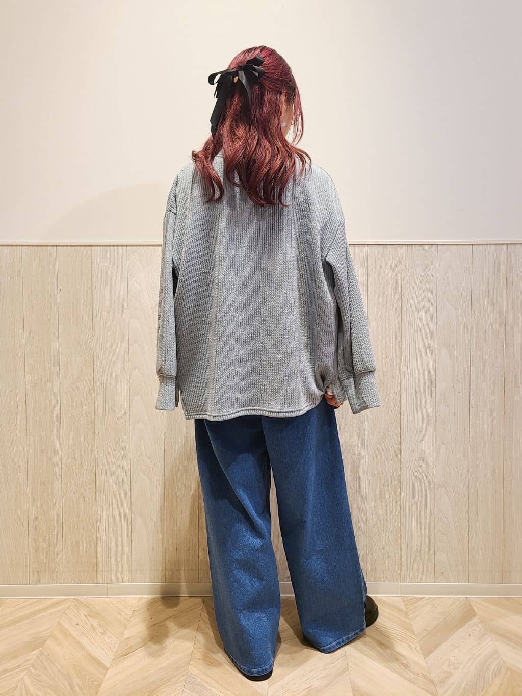 Suzuさんの「SHOO･LA･RUE｜◆【S-LL】柔らかさが癖になる 凹凸Vネックカーディガン」を使ったコーディネート