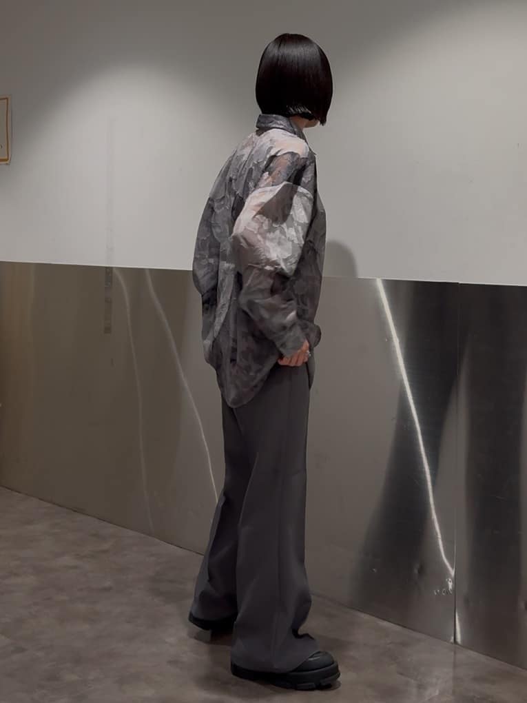 川本葵さんの「tk.TAKEO KIKUCHI｜◆シアーフラワーシャツ」を使ったコーディネート