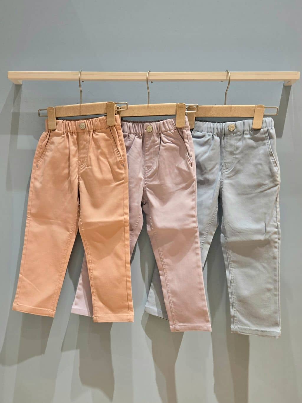 harumiruさんの「SHOO･LA･RUE｜◆【100-150cm/洗える/男女兼用】ストレッチ カラースキニーパンツ」を使ったコーディネート