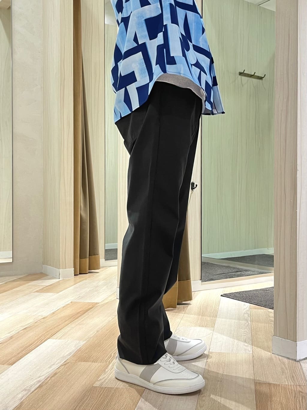URAさんの「TAKEO KIKUCHI｜【Made in JAPAN】播州織 ストレッチ パンツ」を使ったコーディネート