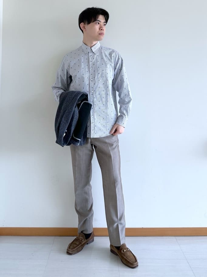 イッシーさんの「TAKEO KIKUCHI｜ハットモチーフ ジャカード ストライプ シャツ」を使ったコーディネート